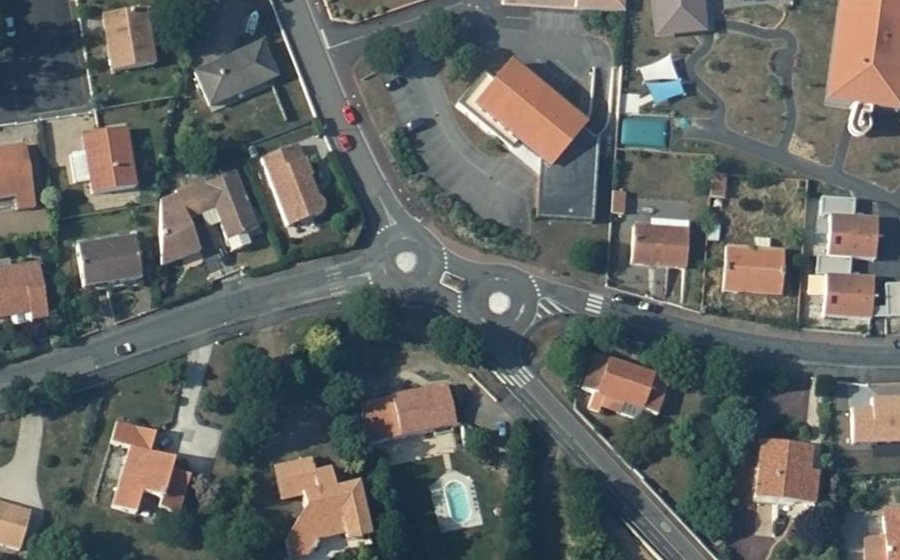 Vue aérienne du Rond-point anonyme n°281502593