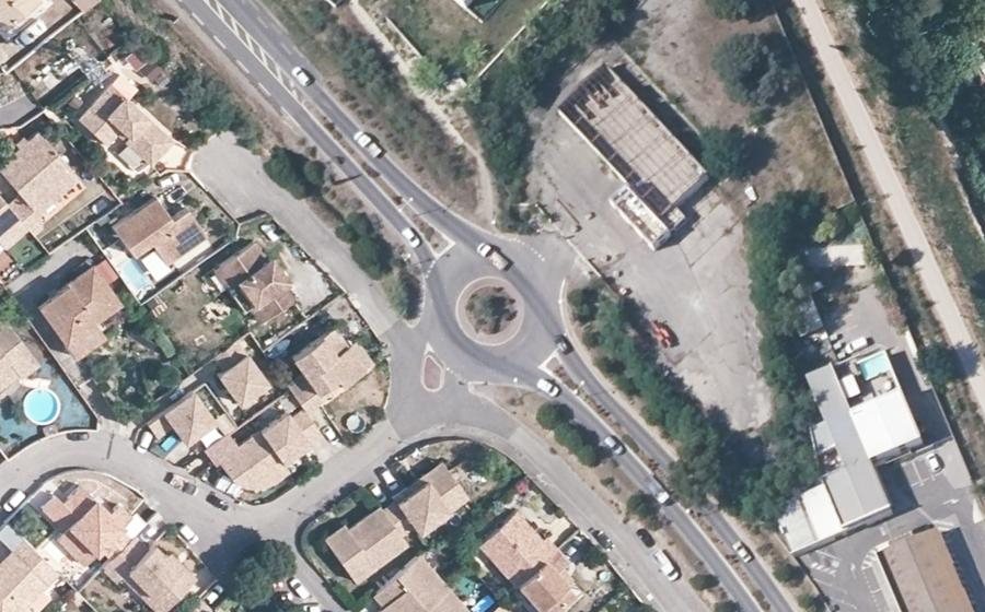 Vue aérienne du Rond-point anonyme n°281718785