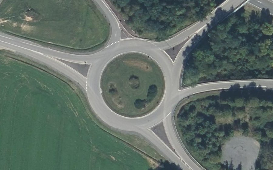 Vue aérienne du Rond-point anonyme n°28175357