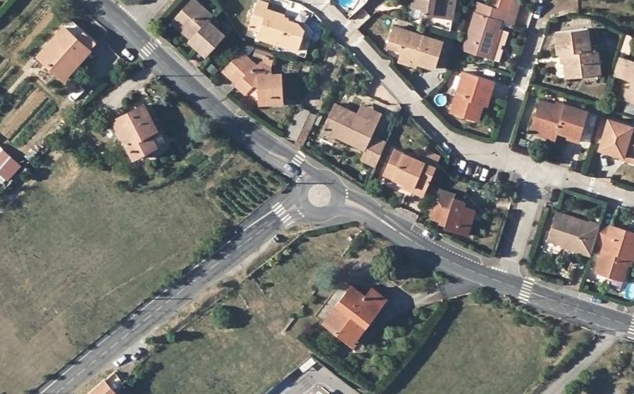 Vue aérienne du Rond-point anonyme n°281828913