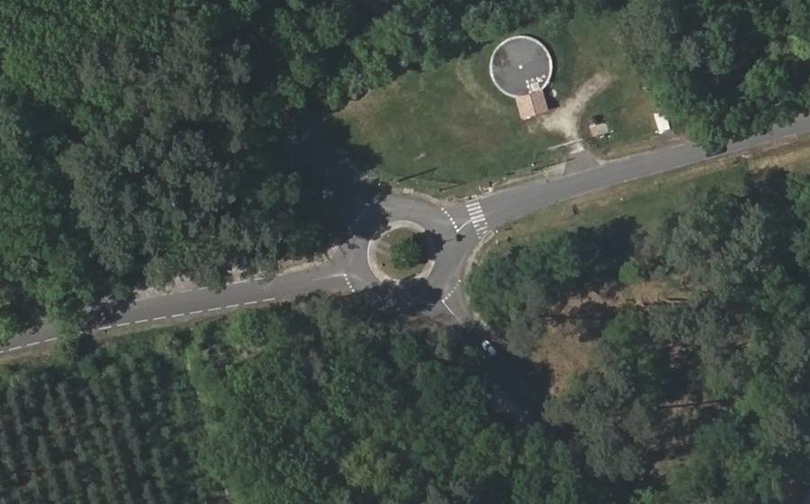 Vue aérienne du Rond-point anonyme n°28183037