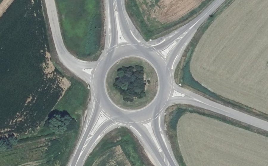 Vue aérienne du Rond-point anonyme n°28186231