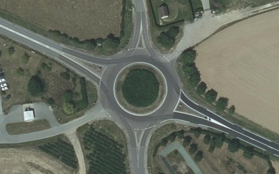 Vue aérienne du Rond-point anonyme n°28187371
