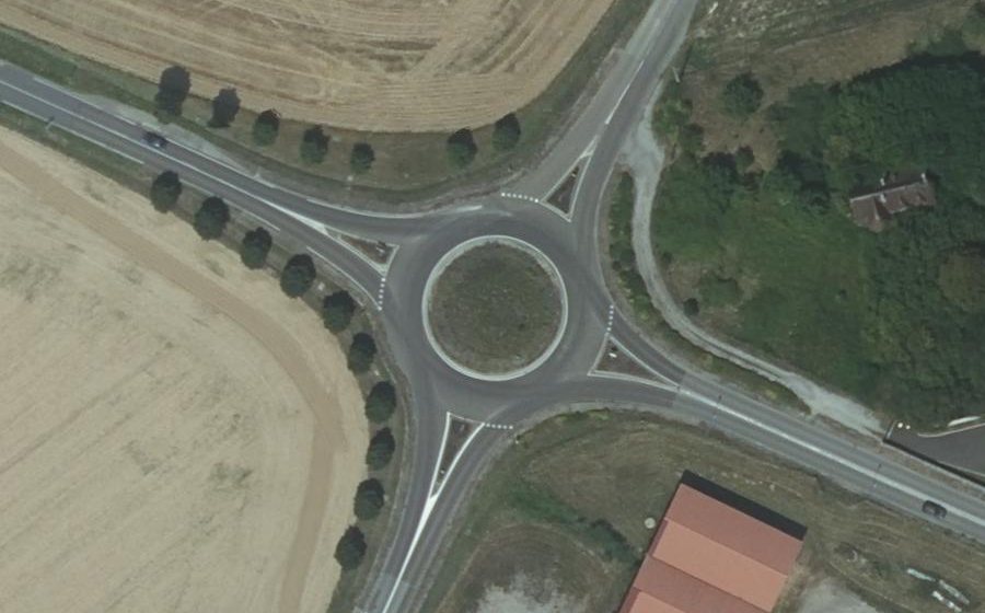 Vue aérienne du Rond-point anonyme n°28187377