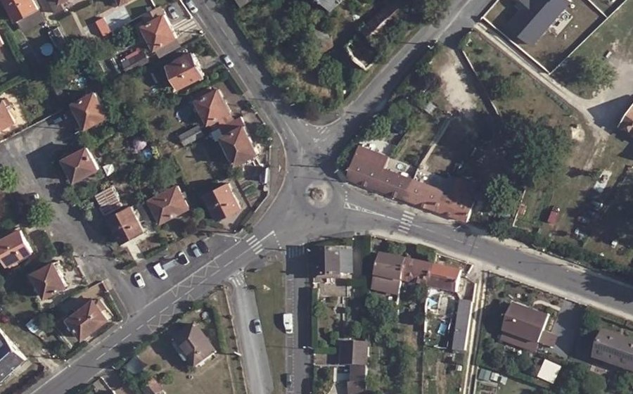 Vue aérienne du Rond-point anonyme n°28187972