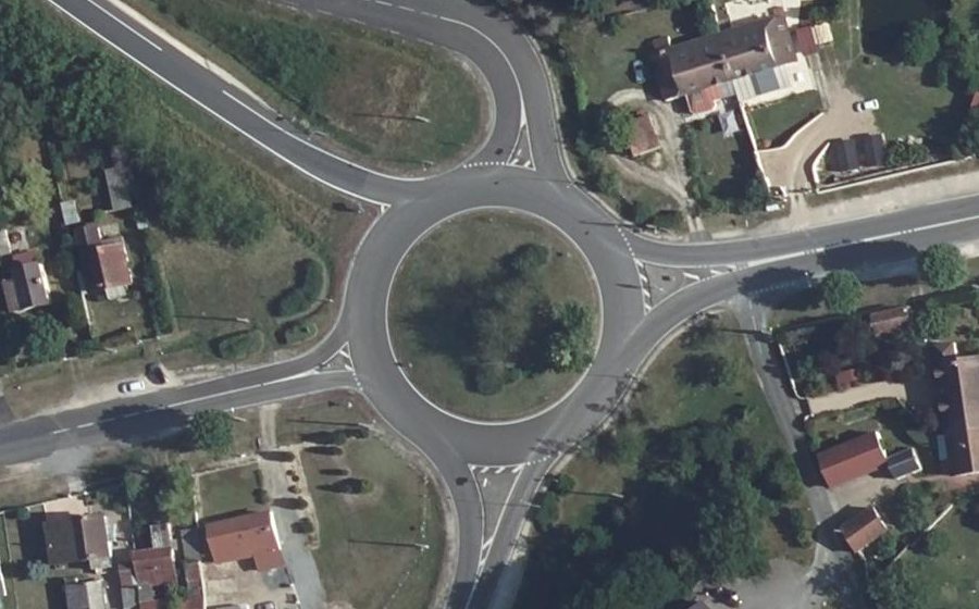 Vue aérienne du Rond-point anonyme n°28188380