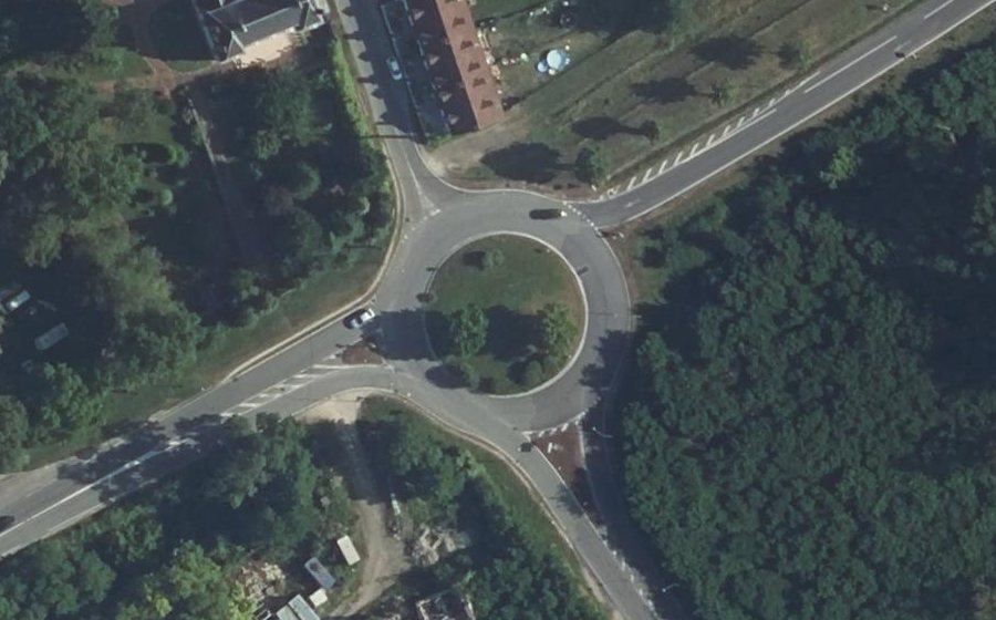 Vue aérienne du Rond-point anonyme n°28188468