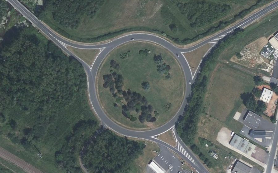 Vue aérienne du Rond-point anonyme n°28199411