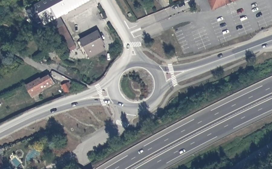 Vue aérienne du Rond-point anonyme n°28209070