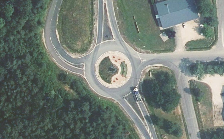 Vue aérienne du Rond-point anonyme n°28210570