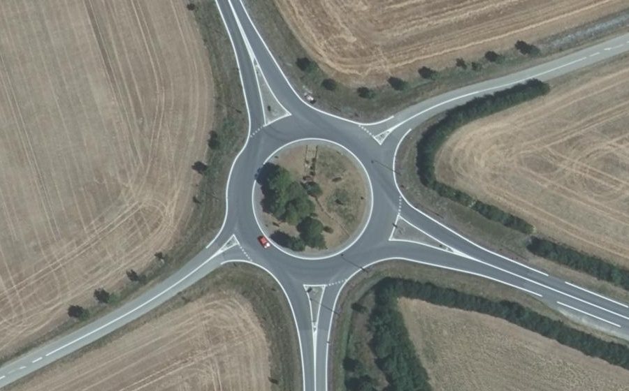 Vue aérienne du Rond-point anonyme n°28219168