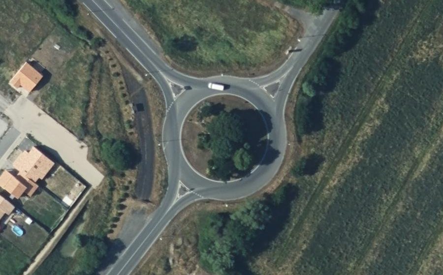 Vue aérienne du Rond-point anonyme n°28225751