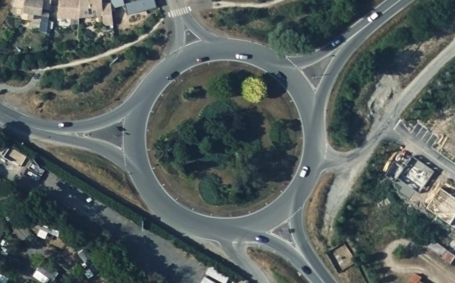 Vue aérienne du Rond-point anonyme n°28225760