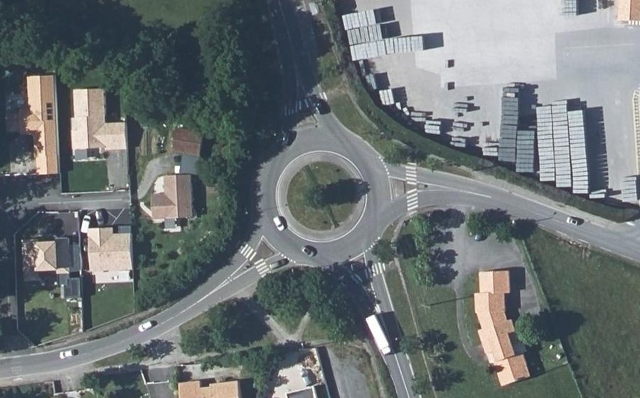 Vue aérienne du Rond-point anonyme n°28226118