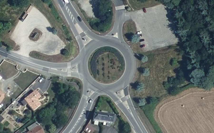 Vue aérienne du Rond-point anonyme n°28226160