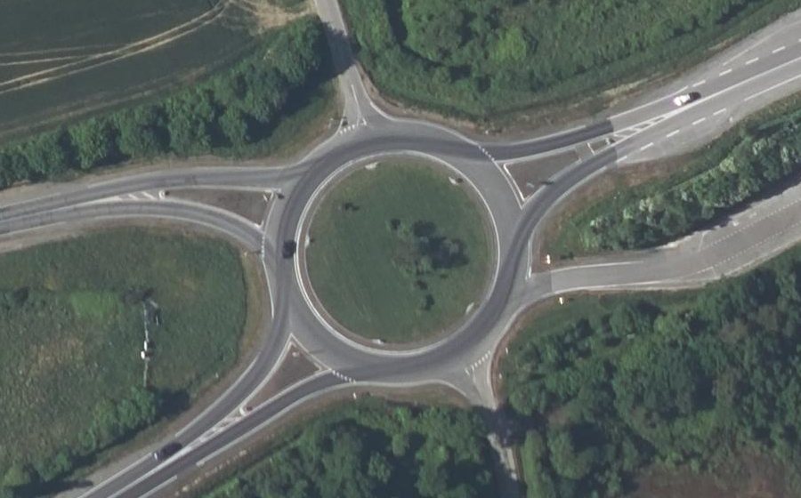 Vue aérienne du Rond-point anonyme n°28227199