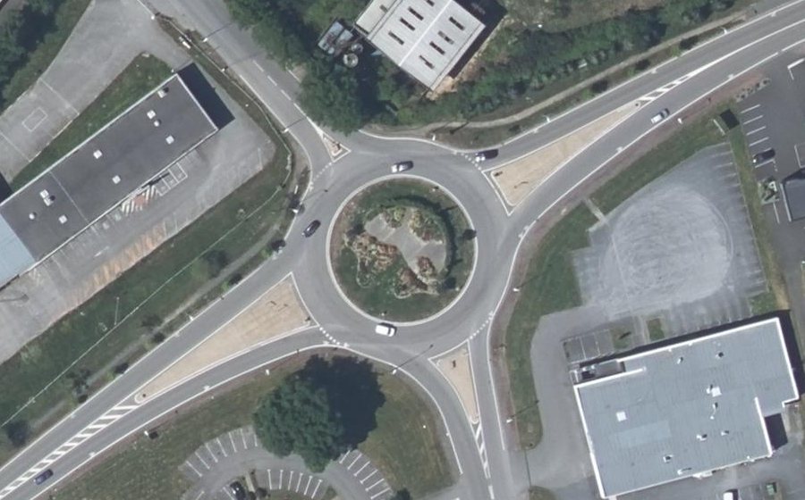 Vue aérienne du Rond-point anonyme n°28227667