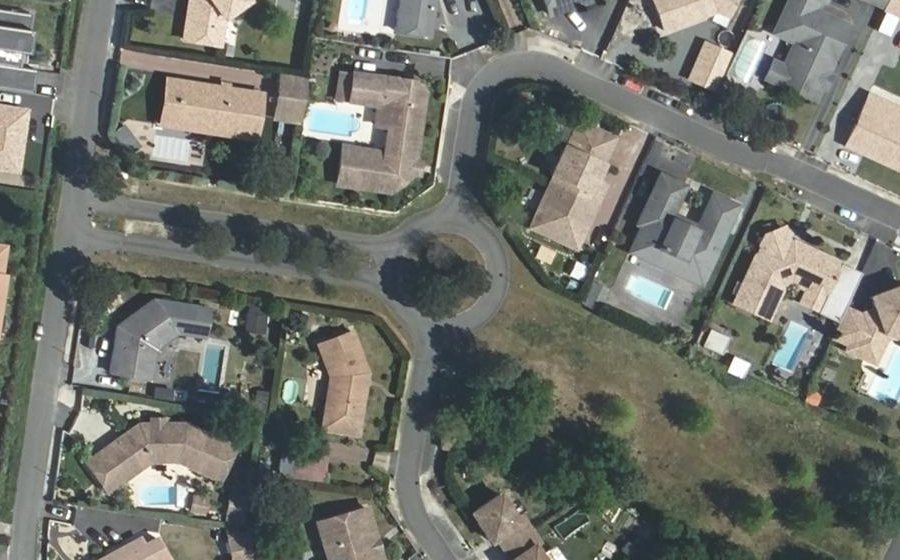 Vue aérienne du Rond-point anonyme n°28228455