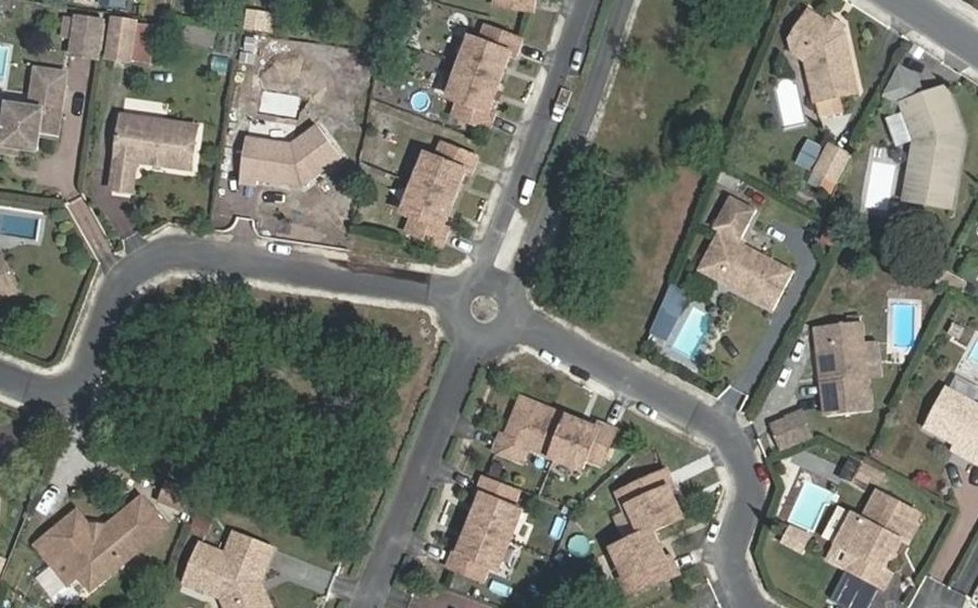 Vue aérienne du Rond-point anonyme n°28228628