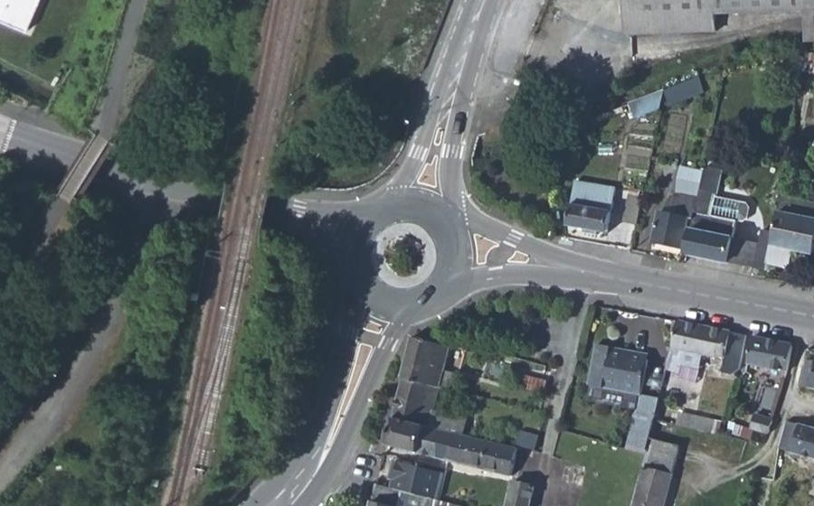 Vue aérienne du Rond-point anonyme n°28229297