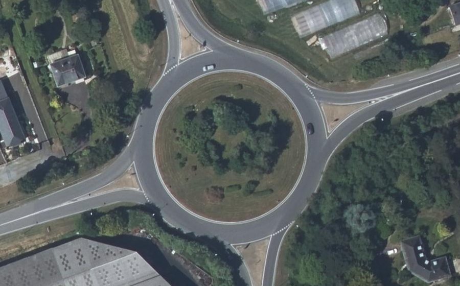 Vue aérienne du Rond-point anonyme n°28229354