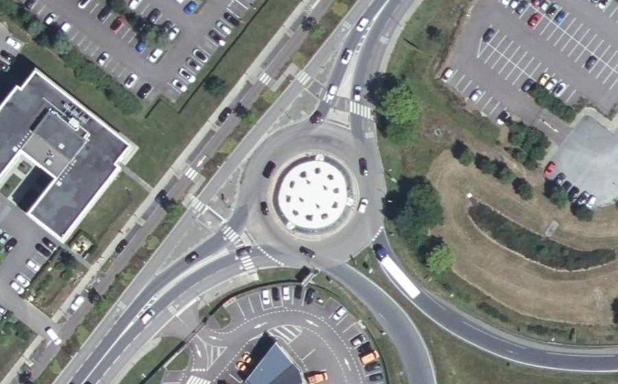 Vue aérienne du Rond-point anonyme n°28229465
