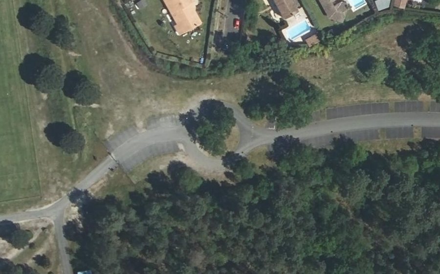 Vue aérienne du Rond-point anonyme n°28229514