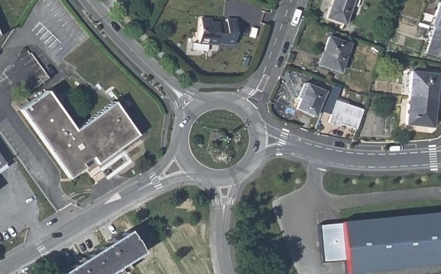 Vue aérienne du Rond-point anonyme n°28229852