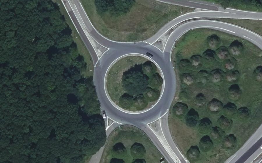 Vue aérienne du Rond-point anonyme n°28231673