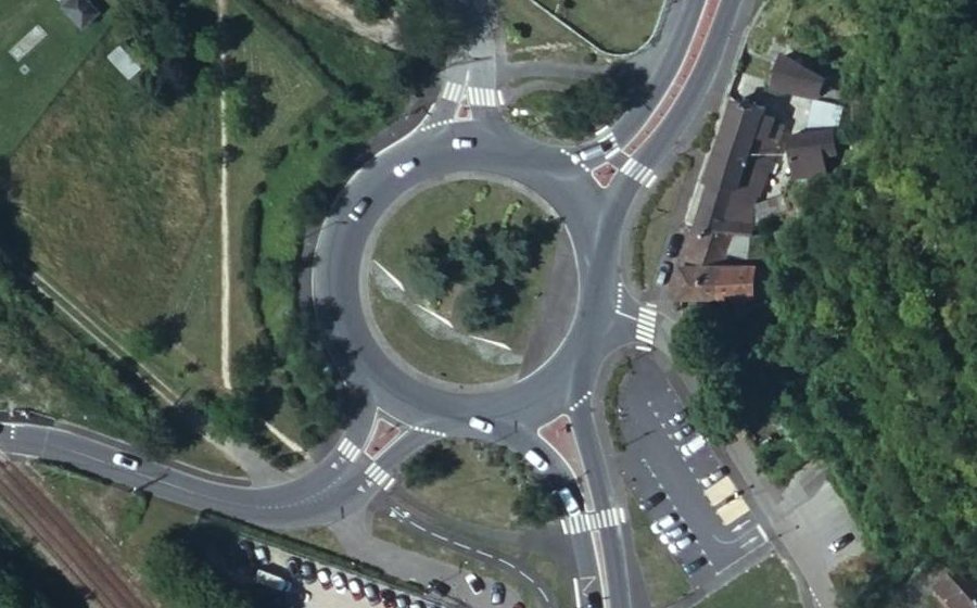 Vue aérienne du Rond-point anonyme n°28231882