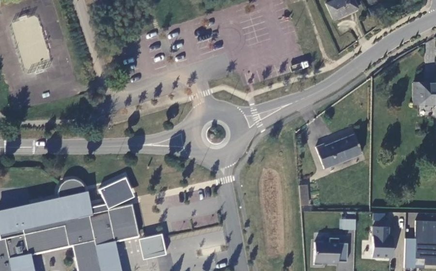 Vue aérienne du Rond-point anonyme n°28232580