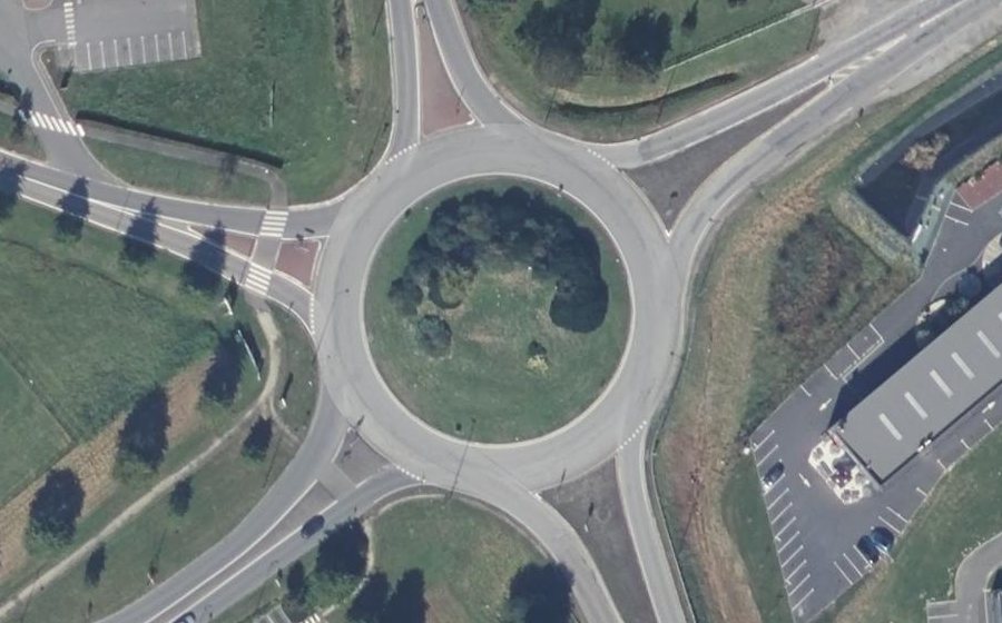Vue aérienne du Rond-point anonyme n°28237115