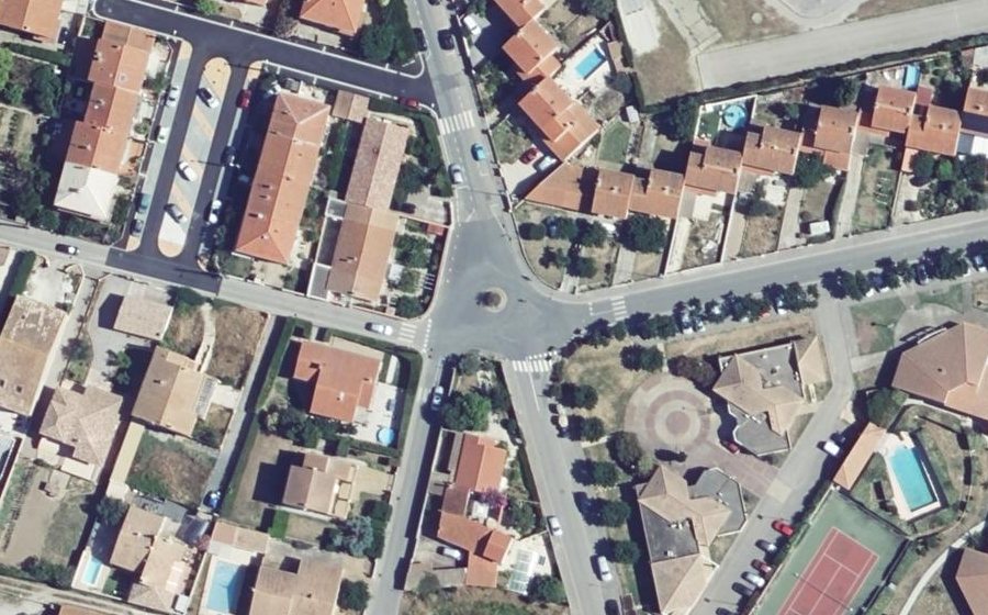 Vue aérienne du Rond-point anonyme n°282419945