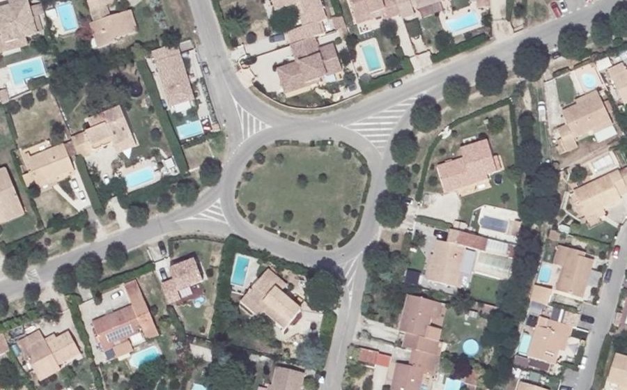 Vue aérienne du Rond-point anonyme n°28244491