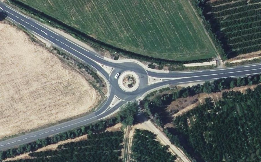 Vue aérienne du Rond-point anonyme n°282466243