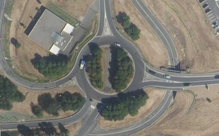 Vue aérienne du Rond-point anonyme n°28251384