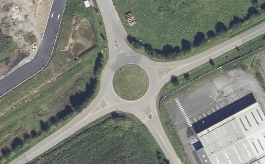 Vue aérienne du Rond-point anonyme n°282549838