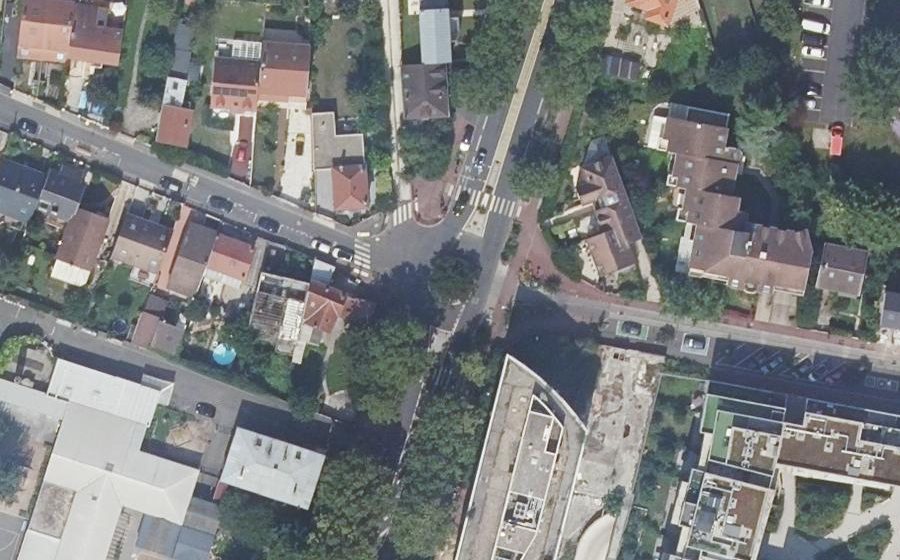 Vue aérienne du Rond-point anonyme n°28266420