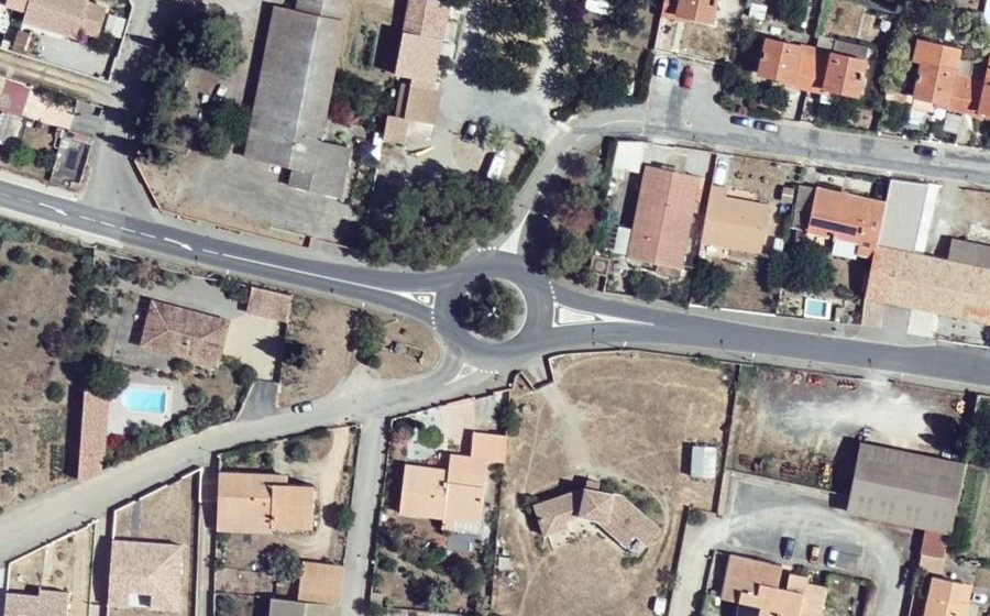 Vue aérienne du Rond-point anonyme n°282686682