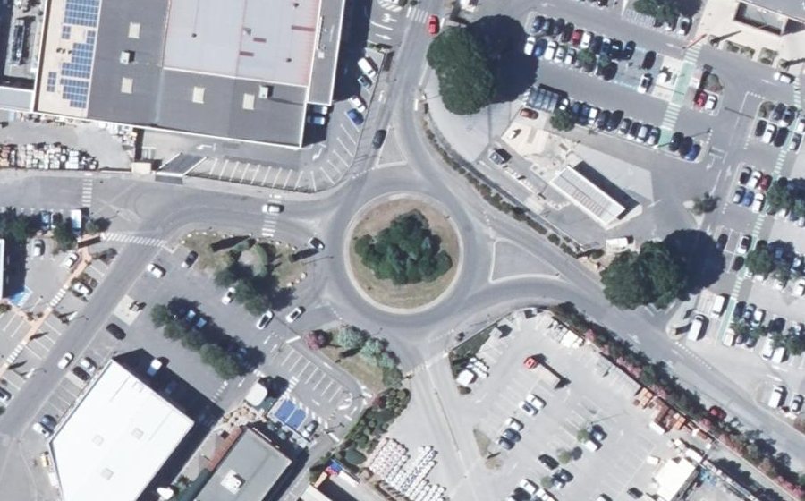 Vue aérienne du Rond-point anonyme n°28271157