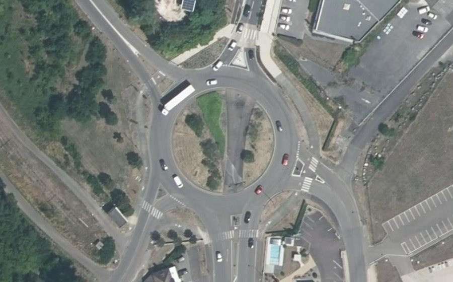 Vue aérienne du Rond-point anonyme n°28277470
