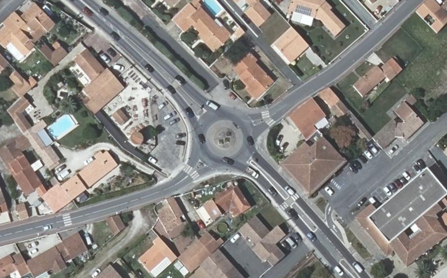 Vue aérienne du Rond-point anonyme n°28278302