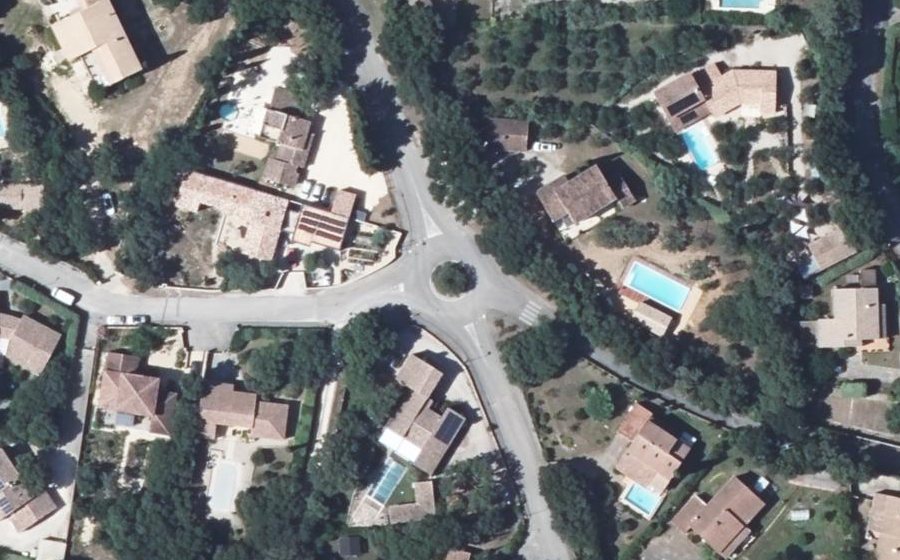 Vue aérienne du Rond-point anonyme n°282828522