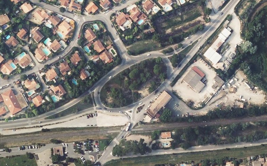 Vue aérienne du Rond-point anonyme n°28285305