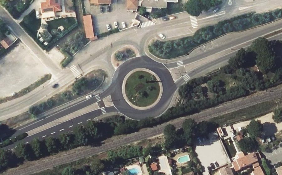 Vue aérienne du Rond-point anonyme n°28285357
