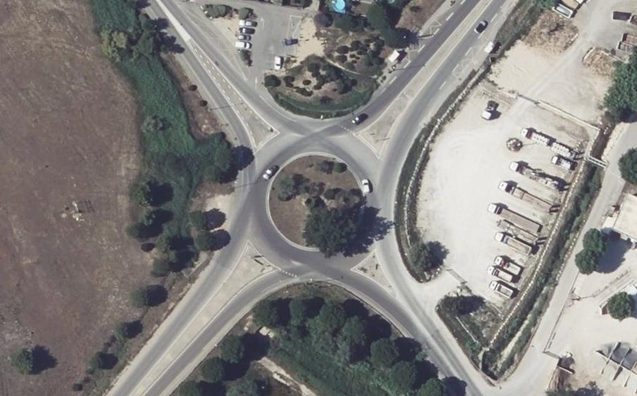 Vue aérienne du Rond-point anonyme n°28285542