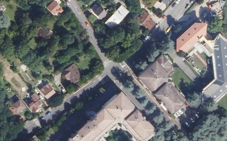 Vue aérienne du Rond-point anonyme n°282861647