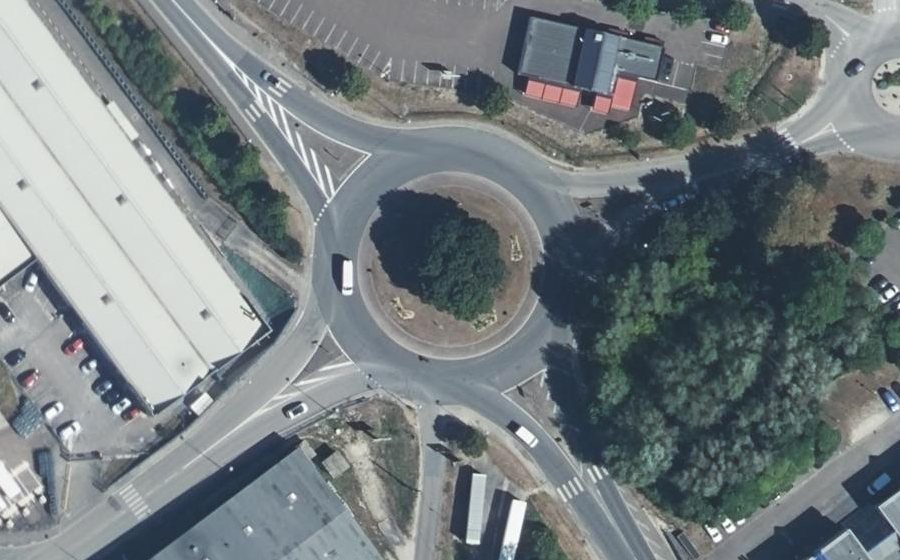 Vue aérienne du Rond-point anonyme n°28286872