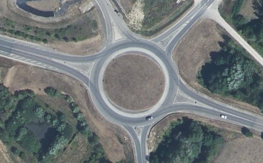 Vue aérienne du Rond-point anonyme n°28286874