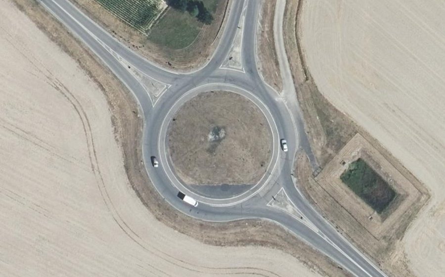 Vue aérienne du Rond-point anonyme n°28289352